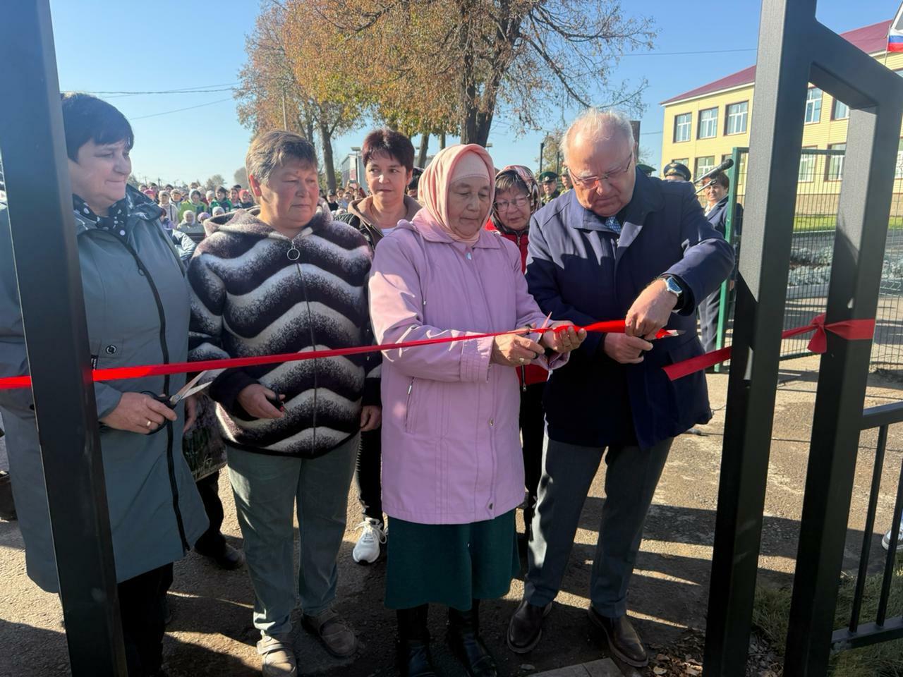 Дөмәйдә аллея ачылды