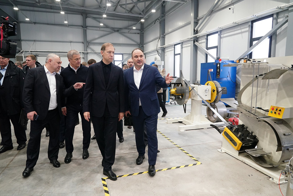 Денис Мантуров посетил ведущие инновационные промышленные предприятия