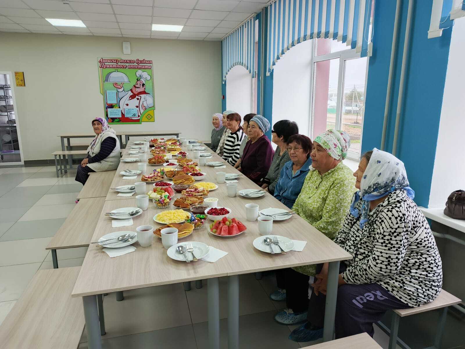 1 октябрь - Өлкәннәр, игелек һәм хөрмәт көне.