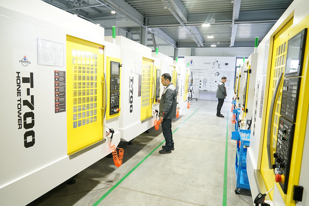 Денис Мантуров посетил ведущие инновационные промышленные предприятия