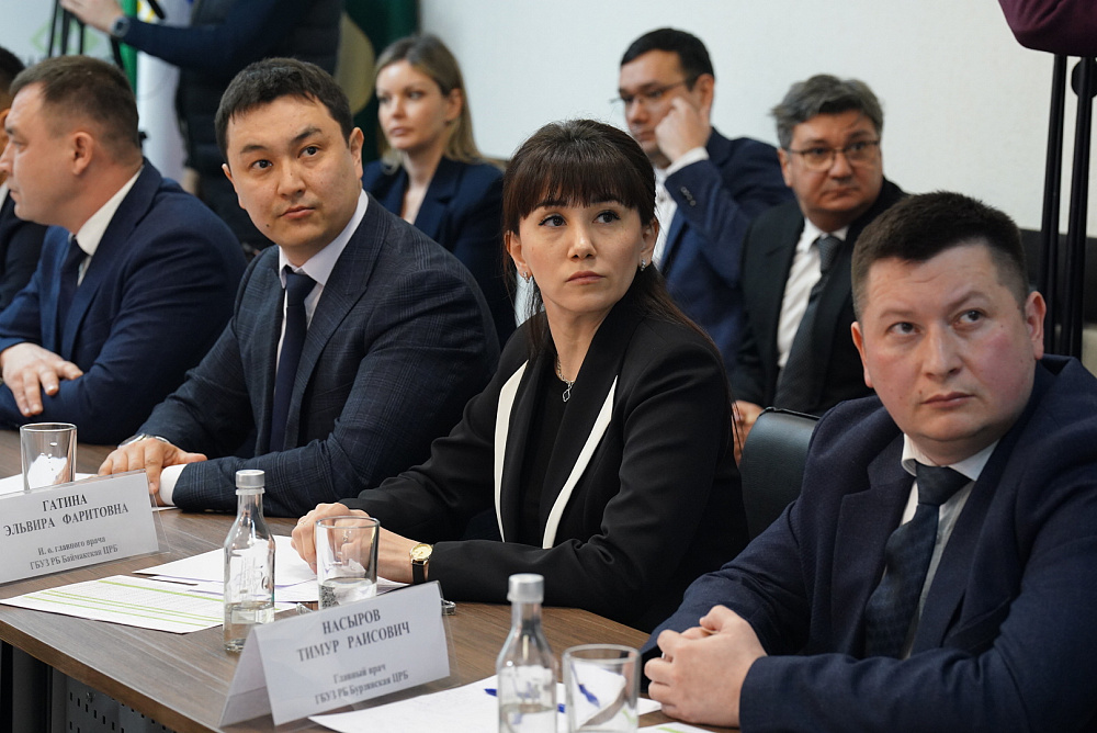 Радий Хабиров обсудил с главврачами Зауралья повышение эффективности работы