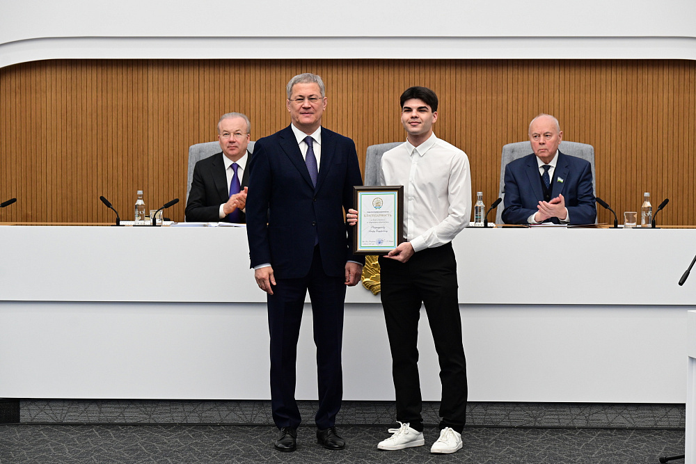 Радий Хабиров вручил госнаграды фехтовальщикам из Башкортостана