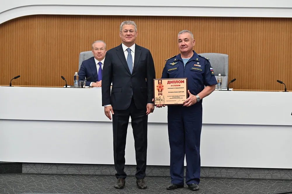 Радий Хабиров наградил победителей смотра-конкурса парадных расчётов