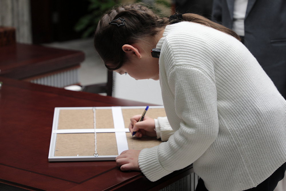 Школьники из Башкортостана посетили рабочий кабинет Радия Хабирова