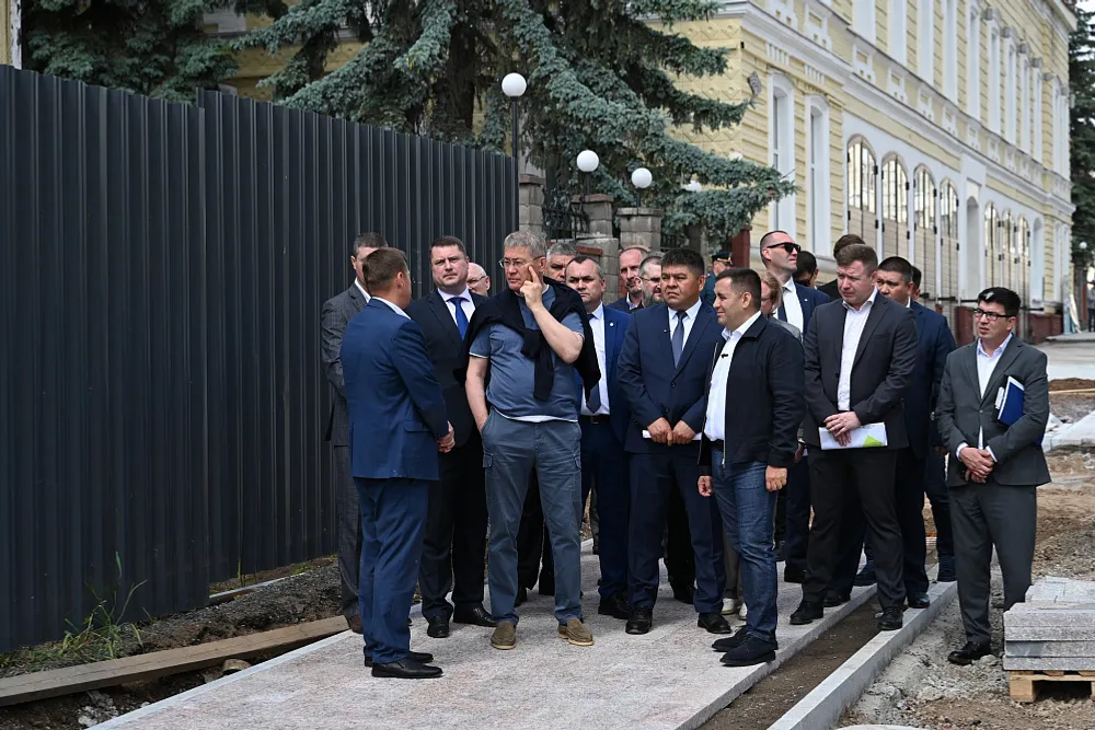 Радий Хабиров ознакомился с ходом благоустройства общественных пространств