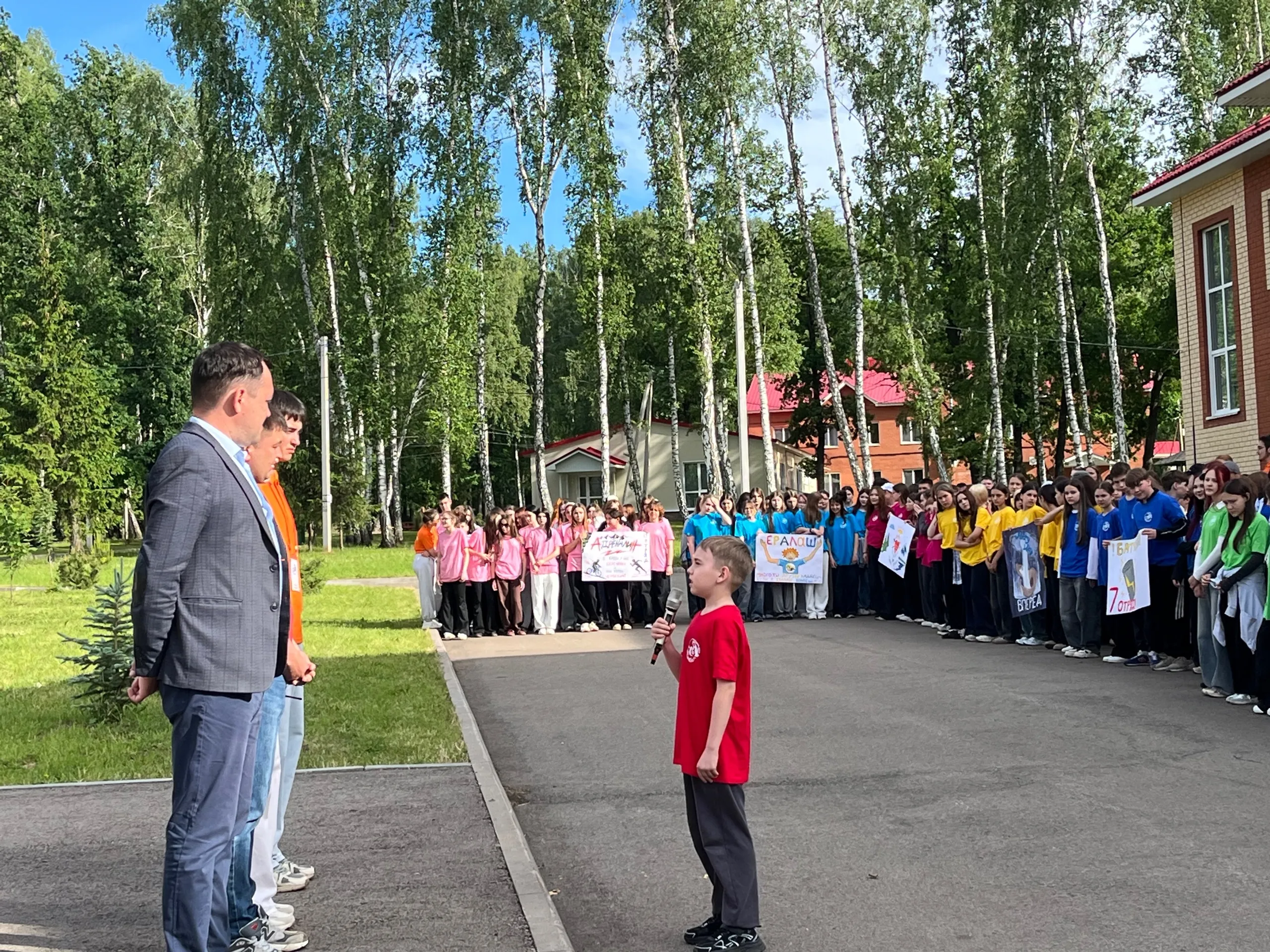 Лагерь үз ишекләрен ачты