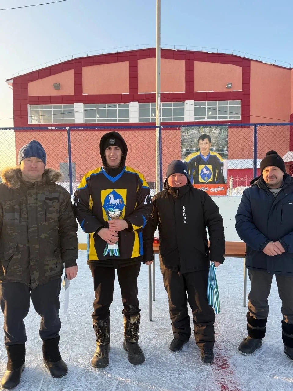 Оста хоккейчылар көч сынаштылар