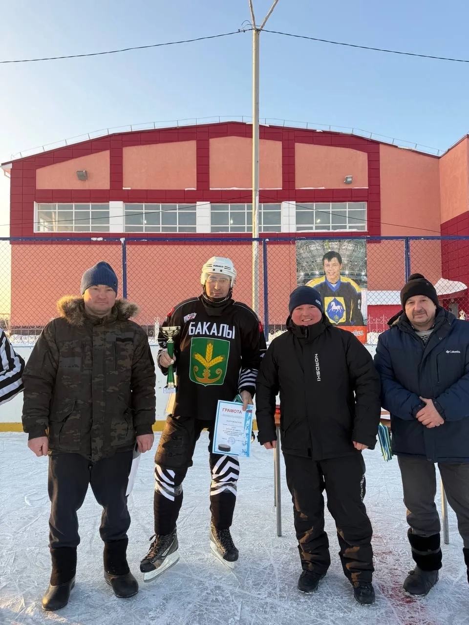 Оста хоккейчылар көч сынаштылар