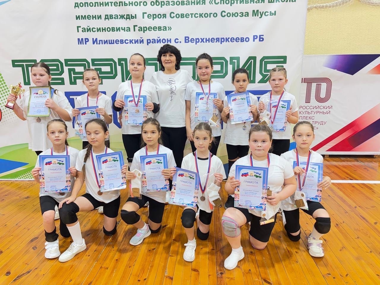 Волейболчыларыбыз, әфарин!