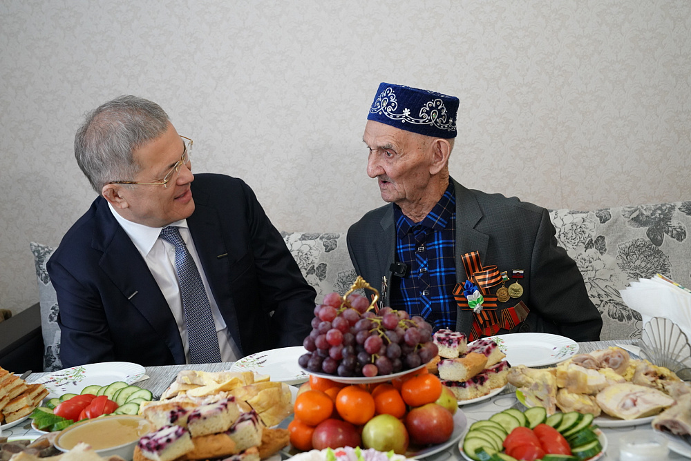 Радий Хабиров навестил ветерана Великой Отечественной войны