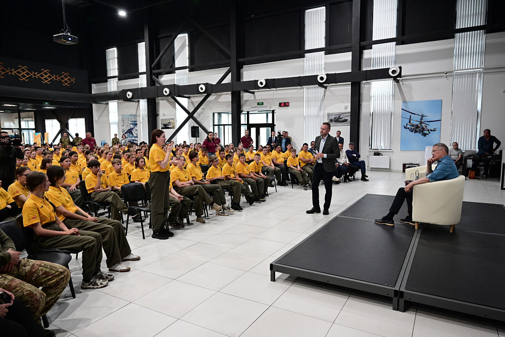 Радий Хабиров в парке «Патриот» встретился с участниками