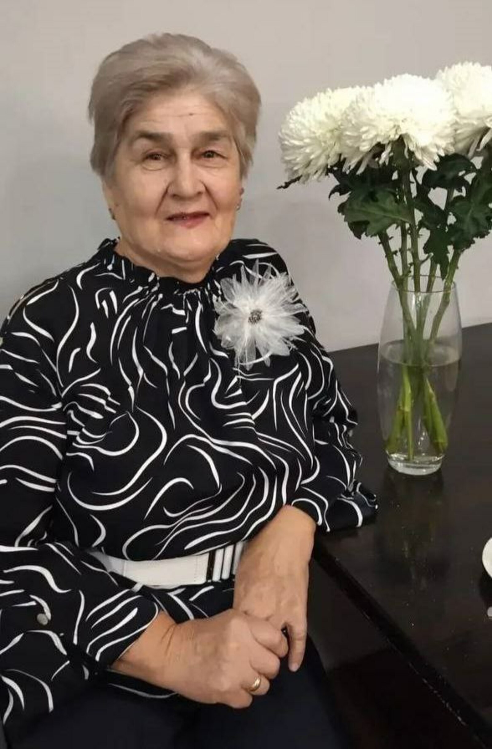 Йортыбызның нуры, син, әни