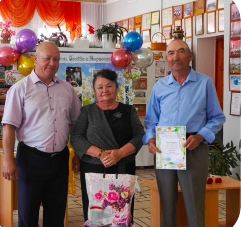 Гомер юлыннан кулга-кул тотынып