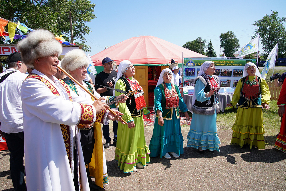 В Стерлитамакском районе презентовали книгу «Золотоношка. Из века в век»