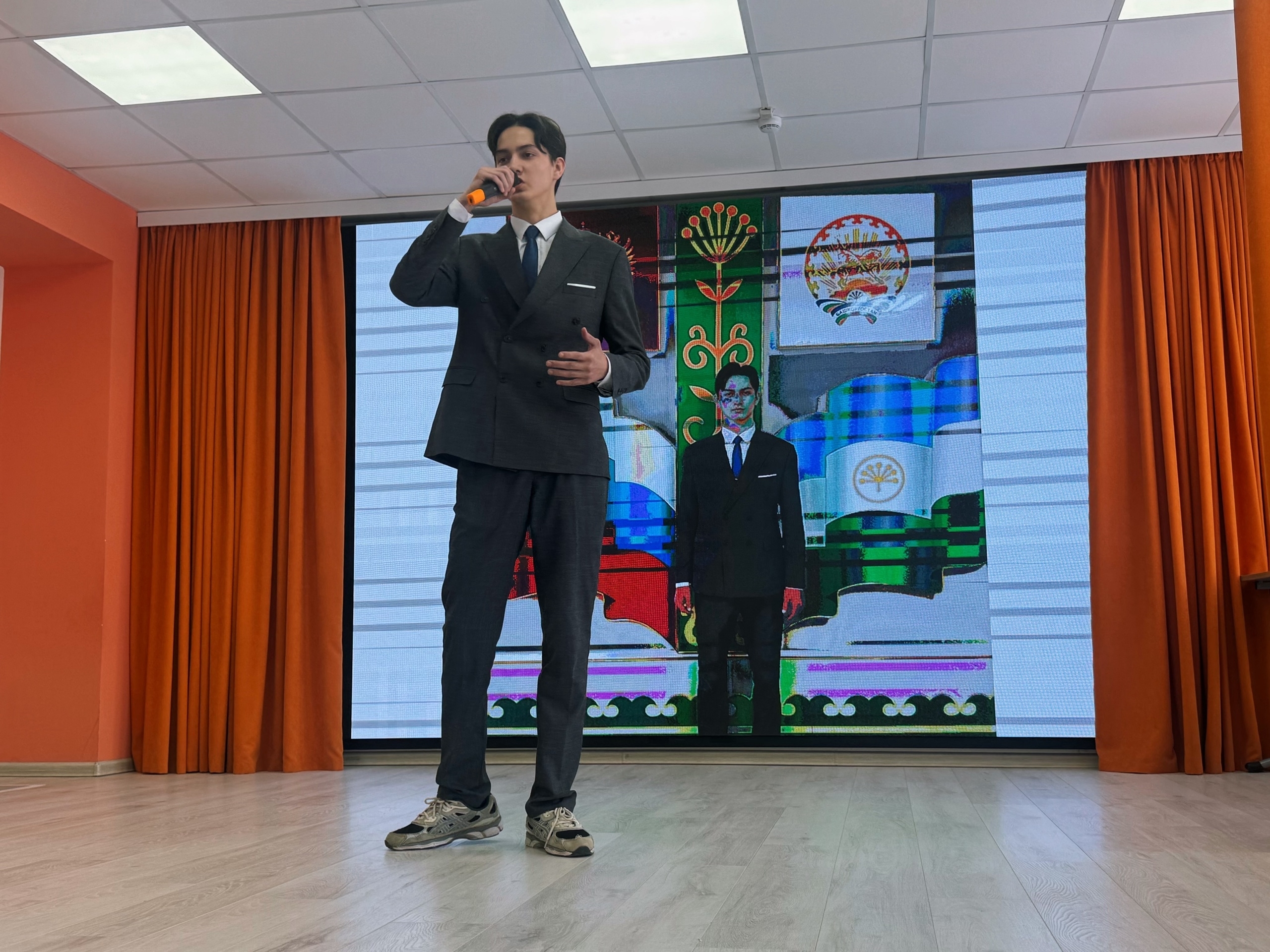 Мин - лидер!