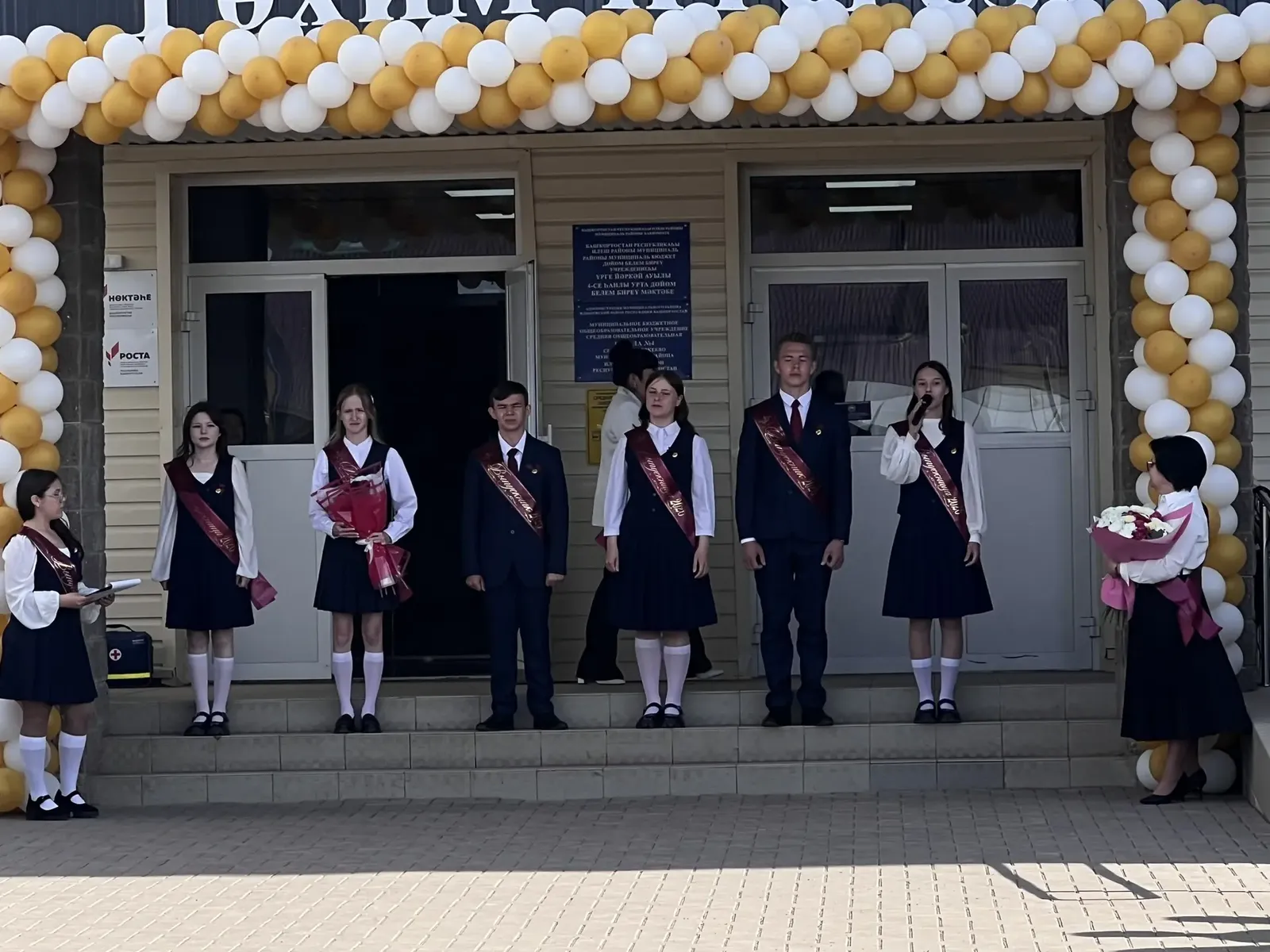 Соңгы кыңгырау чыңлады: яшьлеккә, өметләргә юл ачык