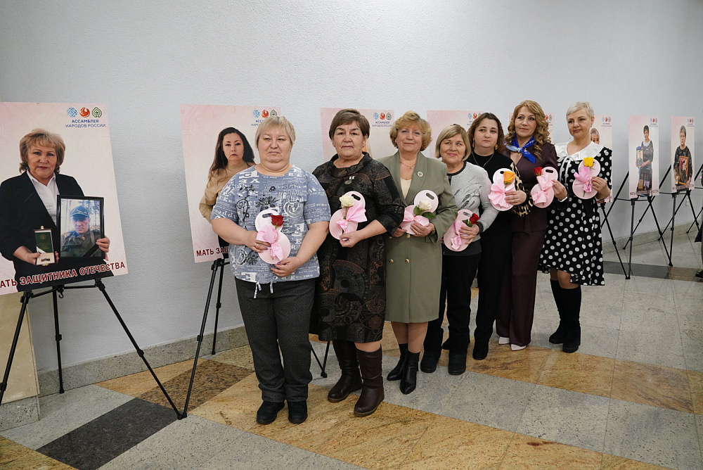 Радий Хабиров поздравил жителей Башкортостана с Международным женским днём