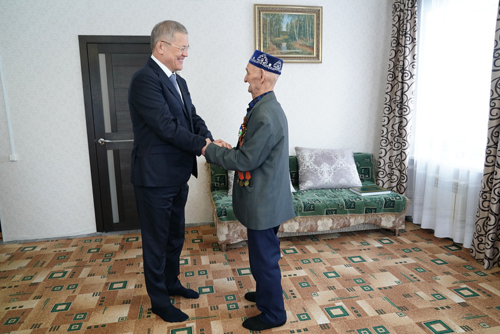 Радий Хабиров навестил ветерана Великой Отечественной войны