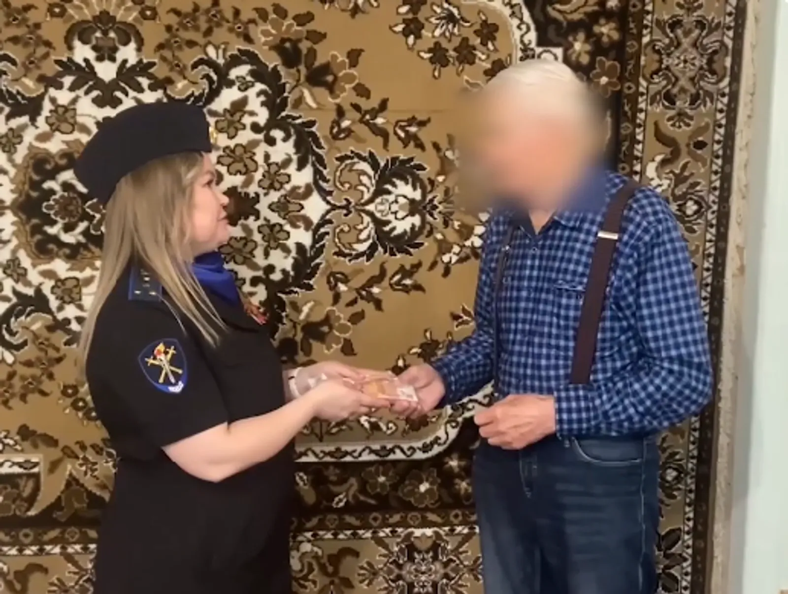 В БАШКОРТОСТАНЕ ТАКСИСТ СПАС ПЕНСИОНЕРА ОТ МОШЕННИКОВ