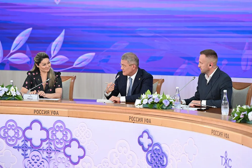 Радий Хабиров: «Женщины Башкортостана раскрыли свои лучшие качества»