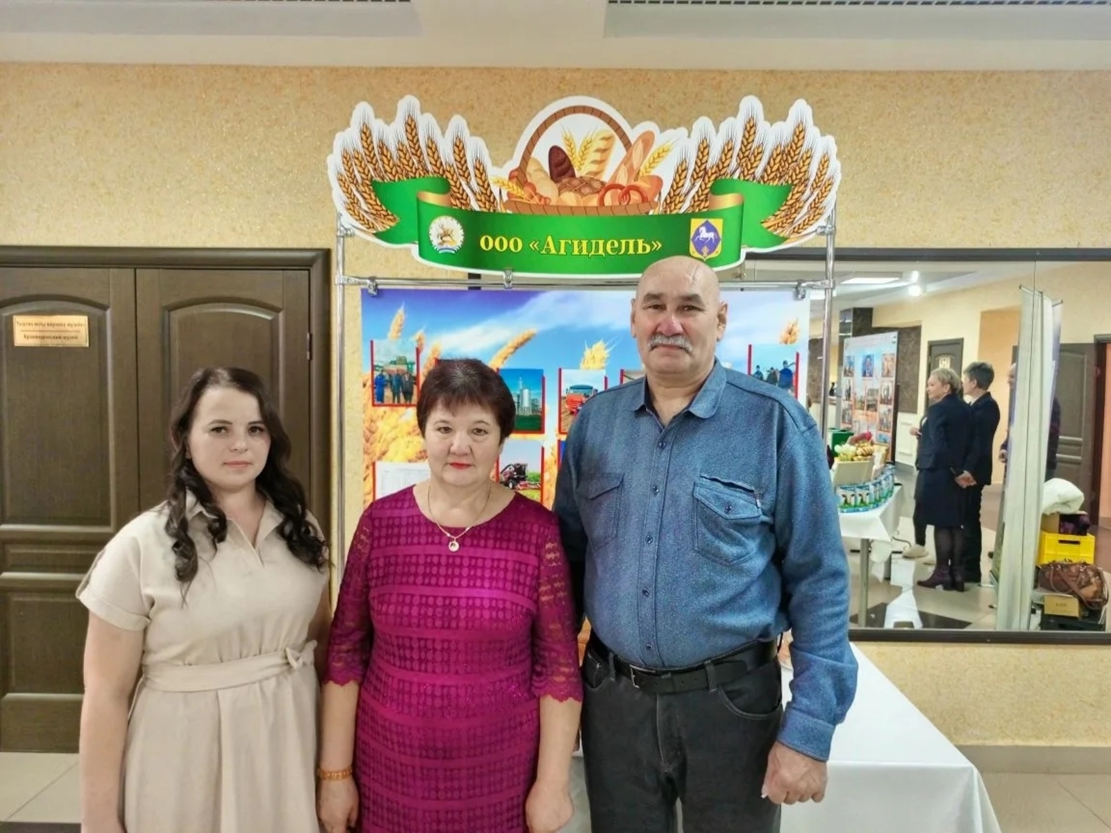 Хезмәтләре мактаулы