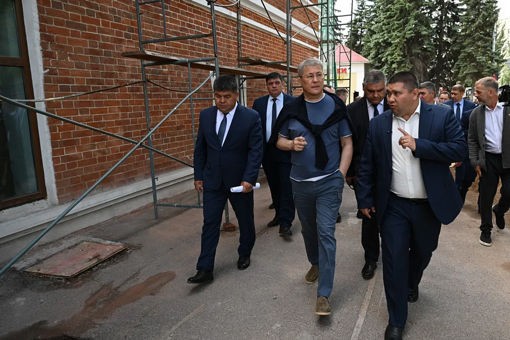 Радий Хабиров ознакомился с ходом благоустройства общественных пространств