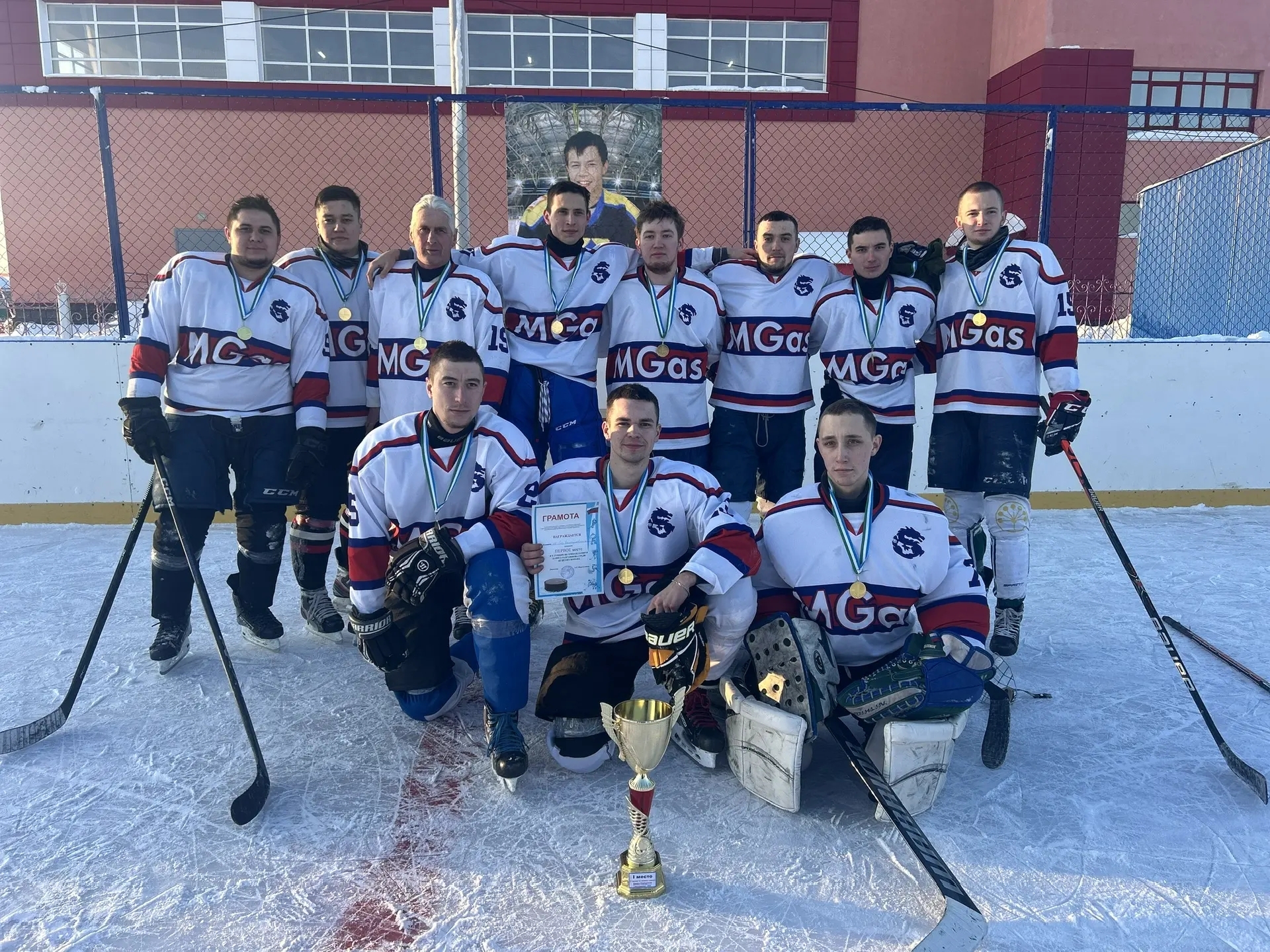 Оста хоккейчылар көч сынаштылар