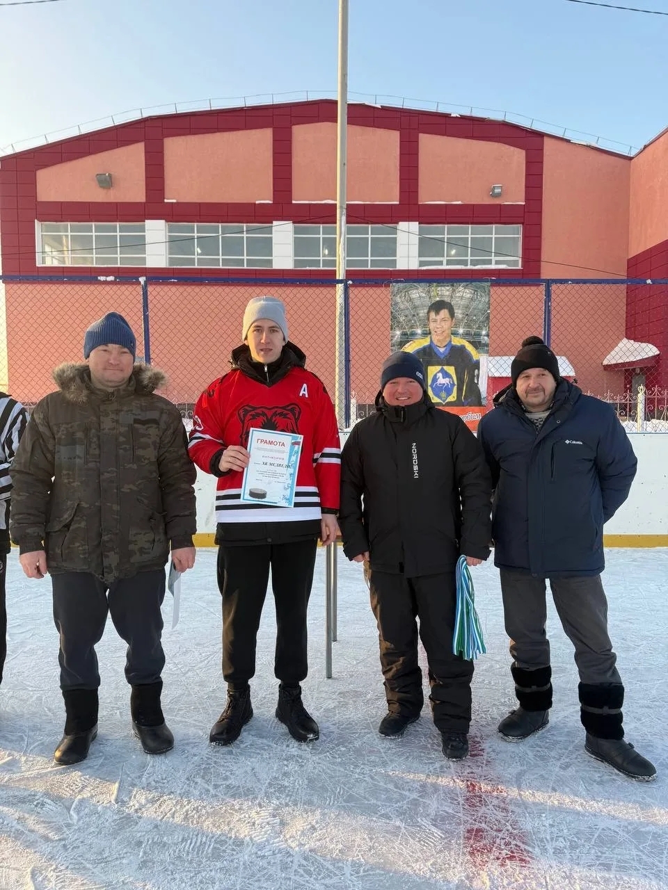 Оста хоккейчылар көч сынаштылар