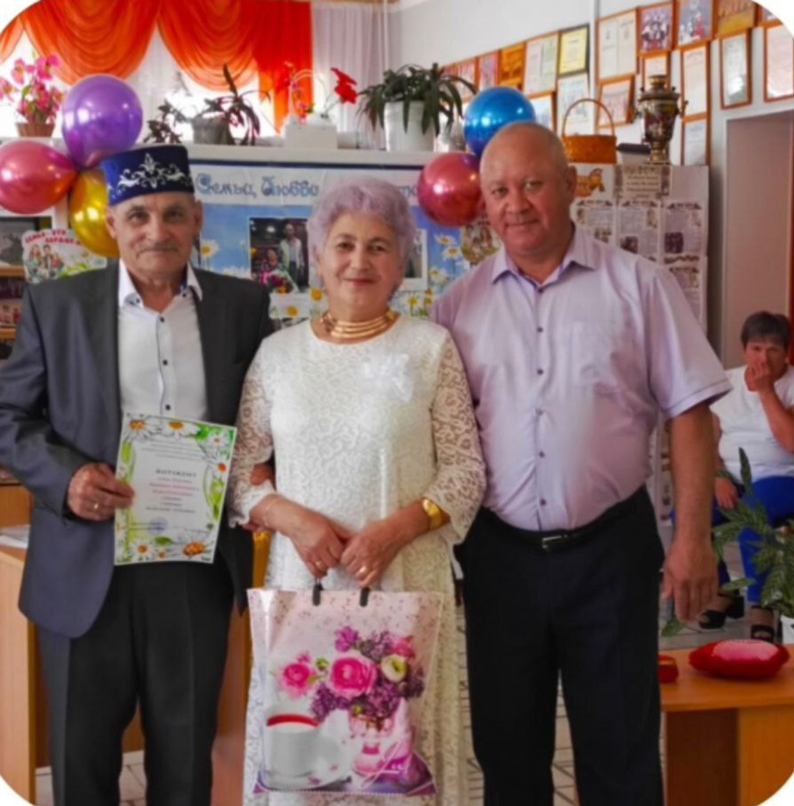 Гомер юлыннан кулга-кул тотынып