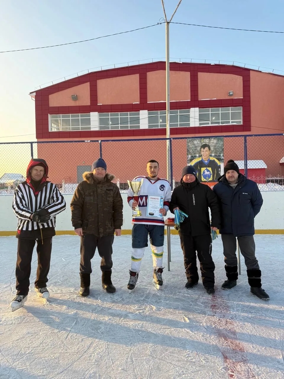 Оста хоккейчылар көч сынаштылар