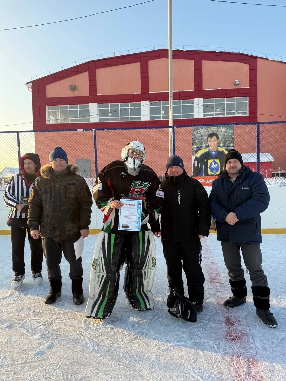 Оста хоккейчылар көч сынаштылар