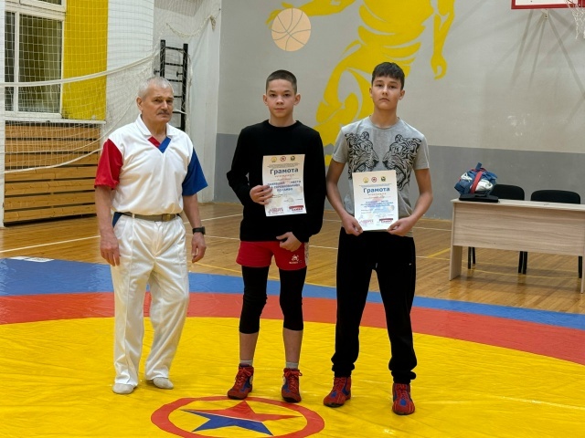 Самбочылар көч сынашты