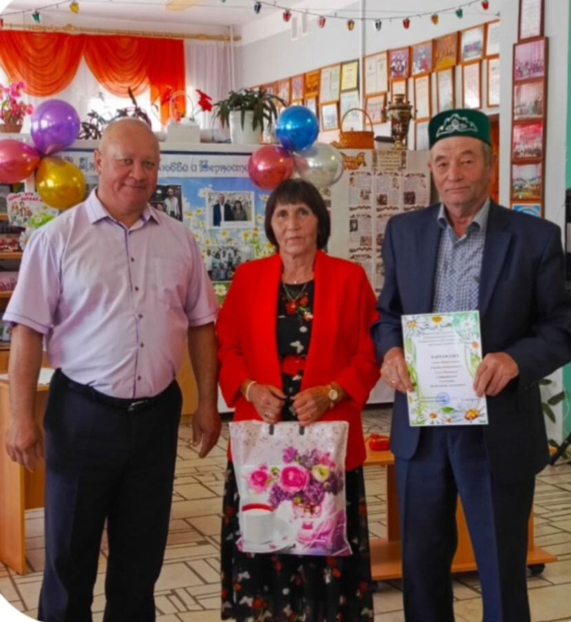 Гомер юлыннан кулга-кул тотынып