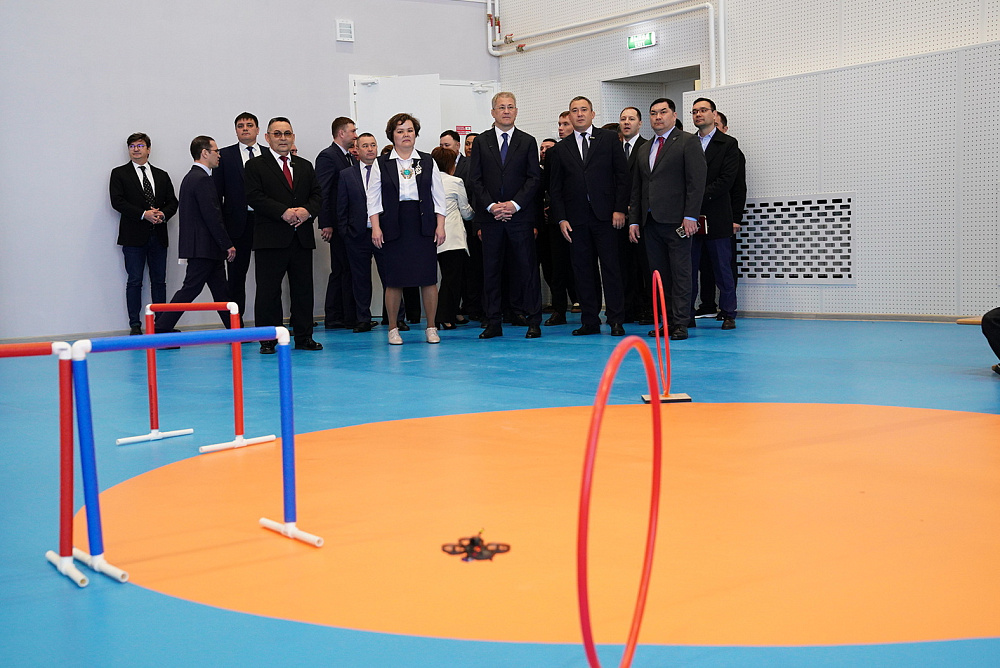 Радий Хабиров посетил новую полилингвальную школу «Хазина» в селе Аскарово