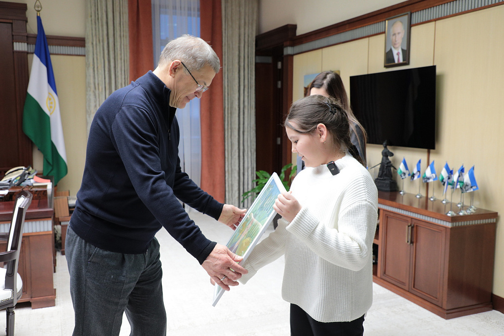 Школьники из Башкортостана посетили рабочий кабинет Радия Хабирова