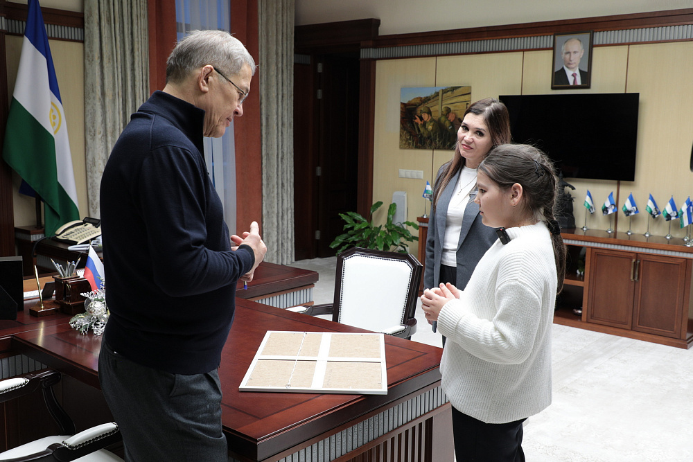 Школьники из Башкортостана посетили рабочий кабинет Радия Хабирова
